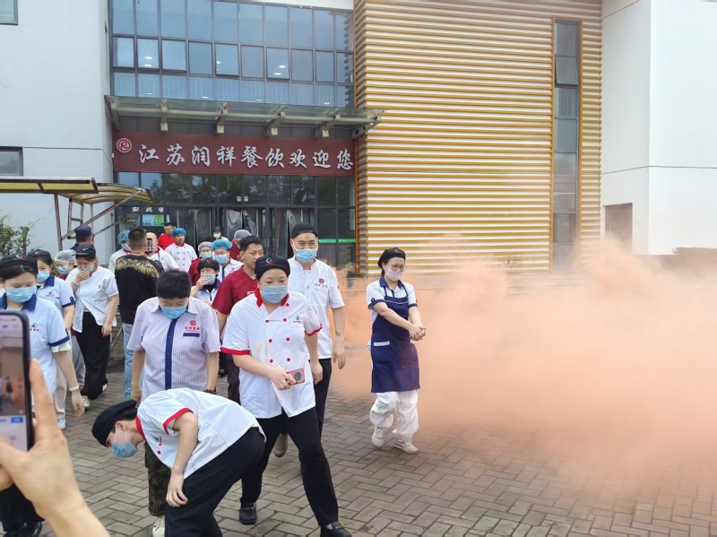 后勤保障处联合安全保卫处开展食堂消防应急演练